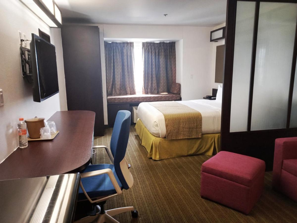 Microtel Inn And Suites By Wyndham Toluca Exterior foto